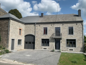 Grattage, sablage, rejointoyage sur une ancienne bâtisse à Louette-Saint-Denis